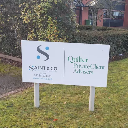 Aluminium Post and Panel Sign with White Posts